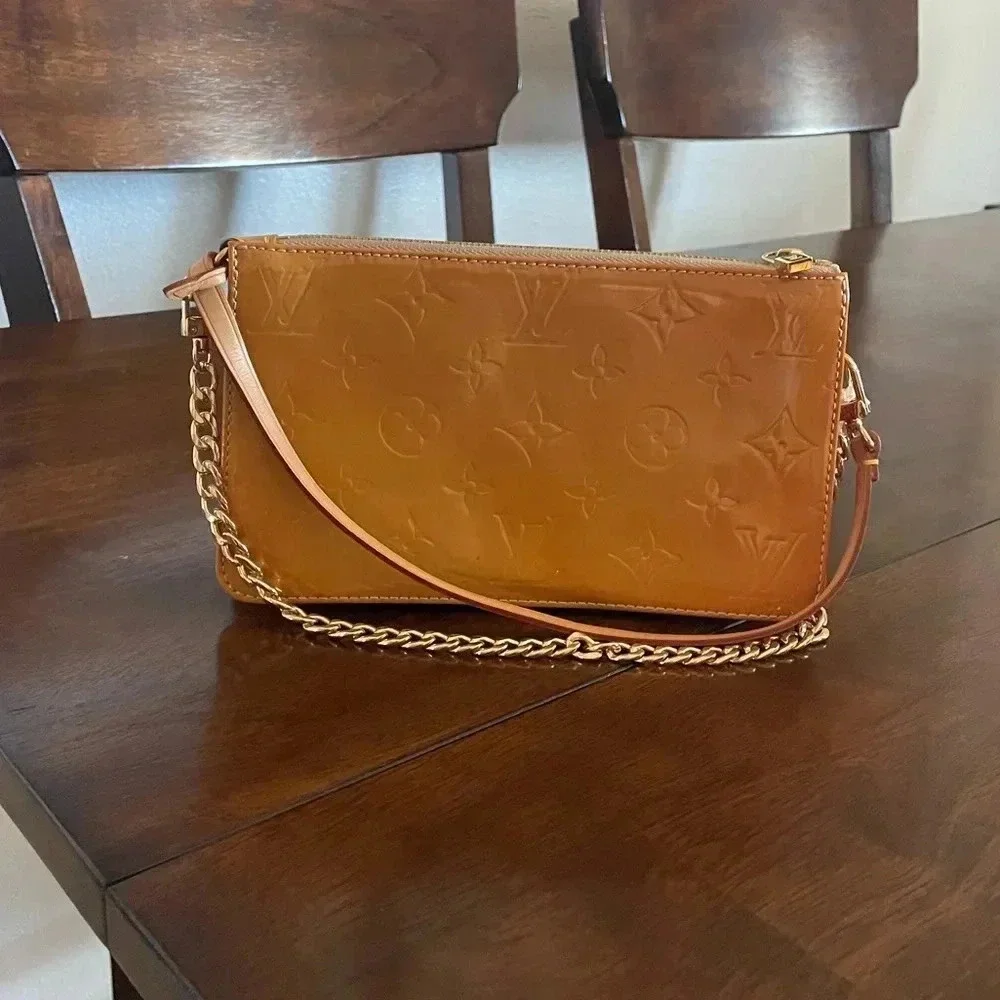 Louis Vuitton Lexington Vernis Pouchette